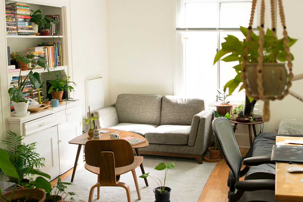 Cheap, yet Chic: 6 Ways to Decorate a Living Room - Tour Wizard