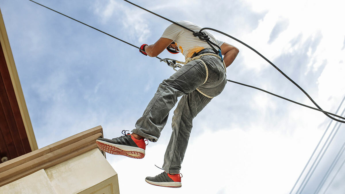 How to stay safe while working on a roof